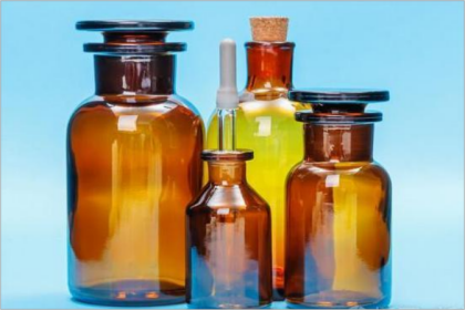 西安齊岳生物科技有限公司經營的產品種類包括有：近紅外熒光染料、點擊化學產品、合成磷脂、高分子聚乙二醇衍生物、嵌段共聚物、磁性納米顆粒、納米金及納米金棒、活性熒光染料、熒光標記的葡聚糖BSA和鏈霉親和素、蛋白交聯劑、小分子PEG衍生物、樹枝狀聚合物、環糊精衍生物、大環配體類、熒光量子點、透明質酸衍生物、石墨烯或氧化石墨烯、碳納米管、富勒烯，二氧化硅及介孔二影產品，熒光蛋白及熒光探針等，歡迎咨詢。  產品名稱：Cy5-668,Cy5-669,Cy5-671；五甲川吲哚菁染料；齊岳定制 一、五甲川吲哚菁染料概述 五甲川吲哚菁染料是一種具有優良光學性質和生物應用潛力的熒光染料。這類染料通常具有較大的摩爾消光系數和較高的熒光量子產率，能夠有效避開生物體自身熒光的干擾，因此在生命科學領域具有廣泛的應用前景。 二、Cy5-668、Cy5-669和Cy5-671的詳細介紹 Cy5-668 結構特點：Cy5-668是一種五甲川吲哚菁染料，其結構中的吲哚環上引入了特定的取代基，使得該染料具有良好的光學性質和生物應用特性。 光學性質：Cy5-668在水中的紫外吸收波長和熒光發射波長分別為650nm和668nm，具有較高的熒光量子產率和良好的光穩定性。 生物應用：Cy5-668可用于蛋白質標記、細胞成像等生物醫學領域。例如，它已被用于標記牛血清白蛋白，并顯示出良好的共價標記效果。 Cy5-669 結構特點：Cy5-669與Cy5-668類似，也是一種五甲川吲哚菁染料，但其結構中的取代基可能有所不同，導致光學性質和生物應用特性上的差異。 光學性質：Cy5-669在水中的紫外吸收波長和熒光發射波長分別為648nm和669nm，同樣具有較高的熒光量子產率和良好的光穩定性。 生物應用：Cy5-669已被用于細胞成像研究，特別是對固定細胞和活細胞的染色。研究表明，該染料能夠透過固定細胞膜對整個細胞進行染色，對細胞核的染色**明顯且熒光明亮；同時，它也能少量透過活細胞膜進入細胞內部，大部分聚集于細胞膜表面，從而清晰觀察到細胞外周輪廓。 Cy5-671 結構特點：Cy5-671同樣是一種五甲川吲哚菁染料，其結構中的取代基使得該染料具有良好的光譜性質和生物應用特性。 光學性質：Cy5-671在水中的紫外吸收波長和熒光發射波長分別為657nm和671nm，具有較高的熒光量子產率和良好的水溶性。 生物應用：Cy5-671已被用于蛋白質標記和細胞成像等領域。與Cy5-668和Cy5-669相比，Cy5-671可能具有更好的水溶性和更高的熒光量子產率，從而在某些生物應用中表現出更優越的性能。 產地：西安 純度：95%以上 狀態：固體/粉末/溶液 溫馨提示：僅用于科研，不能用于人體實驗！wyh  相關產品 異硫氰酸熒光素（FITC）修飾的卵清白蛋白OVA（OVA-FITC） 半纖維素的熒光標記物 二維 BN-FITC/環氧復合薄膜 FITC-羥丙基三甲基氯化銨殼聚糖(HACC) 熒光標記多糖 PLGA-FITC@DPCM NPs 細胞膜共載聚乳酸-羥基乙酸共聚物-熒光素納米粒子 FITC標記蛋白激酶(即蛋白激酶A（protein kinase A,PKA） 硒蛋白O(Sel O)的熒光標記物 SiO2-FITC 異硫氰酸熒光素（FITC）修飾的熒光納米二氧化硅 FITC/RhB/CD@ZIF-8，熒光素和羅丹明，環糊精復合金屬有機框架基熒光材料 熒光素-5-異硫氰酸酯）偶氮苯（Azo-FITC） FAP-FITC 成纖維細胞活化蛋白（FAP）小分子抑制劑標記的熒光探針 熒光標記CPP線粒體靶向肽，CPP-FITC 10kD 的 FITC-HA 異硫氰酸熒光素標記透明質酸 熒光標記的線粒體P選擇素結合肽(PBP) DSPE-PEG-FITC，ALN 功能化修飾的磷脂酰乙醇胺 PEG 活性脂 有機染料四甲基傘型酮，殼聚糖和異硫氰酸熒光素熒光復合材料（Chi-FITC-4MU）